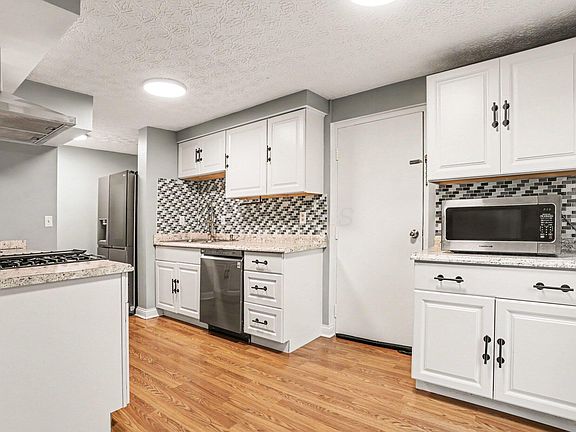 5th image of 2509 Burgandy Ln