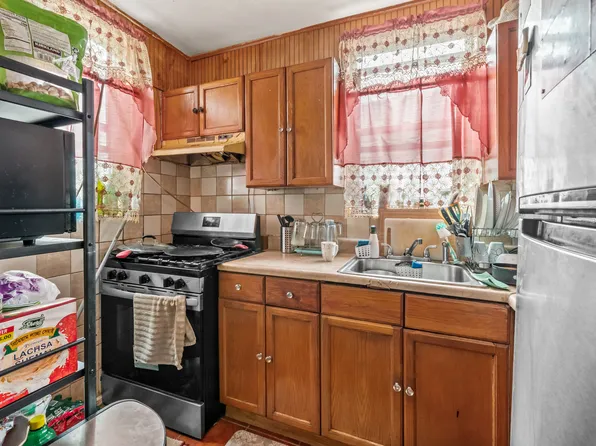 904 Avenue C image 12 of 15