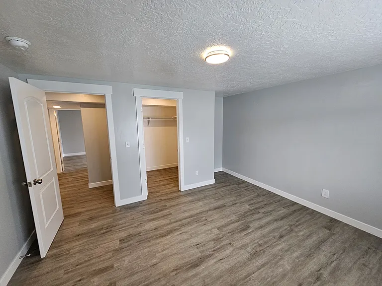 439 E Hill View Dr — Photo 65