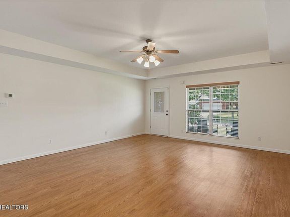 5th image of 1227 Elsborn Ridge Rd