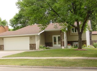 1219 S 23rd St, Grand Forks, ND 58201