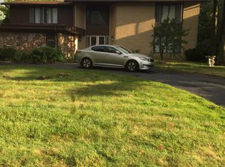 18881 Capitol Dr, Southfield, MI 48075