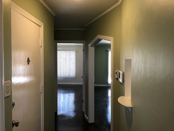 4th image of 97 Farallones St