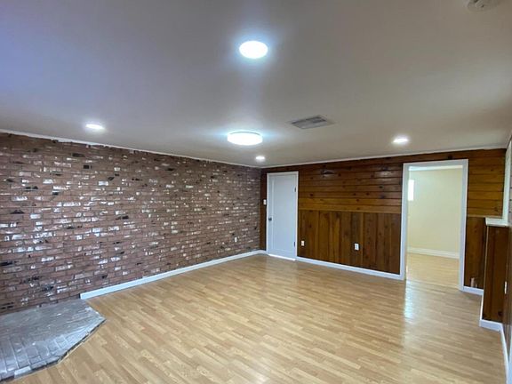 5th image of 1007 Wood St