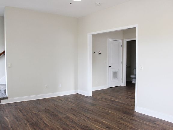 4th image of 820 S Walnut Ave