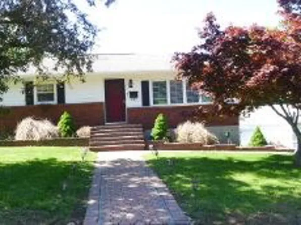 2 N Hirsch Dr, Garnerville, NY 10923