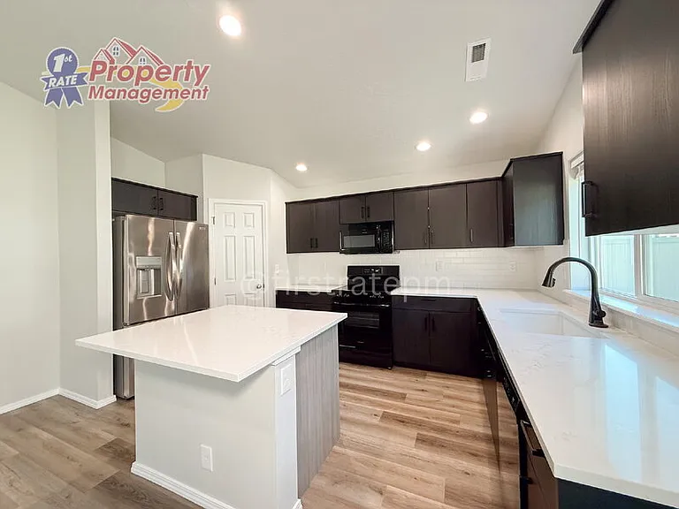 4918 Endicott Dr — Photo 17