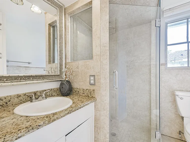 12223 Old Oaks Dr — Photo 25