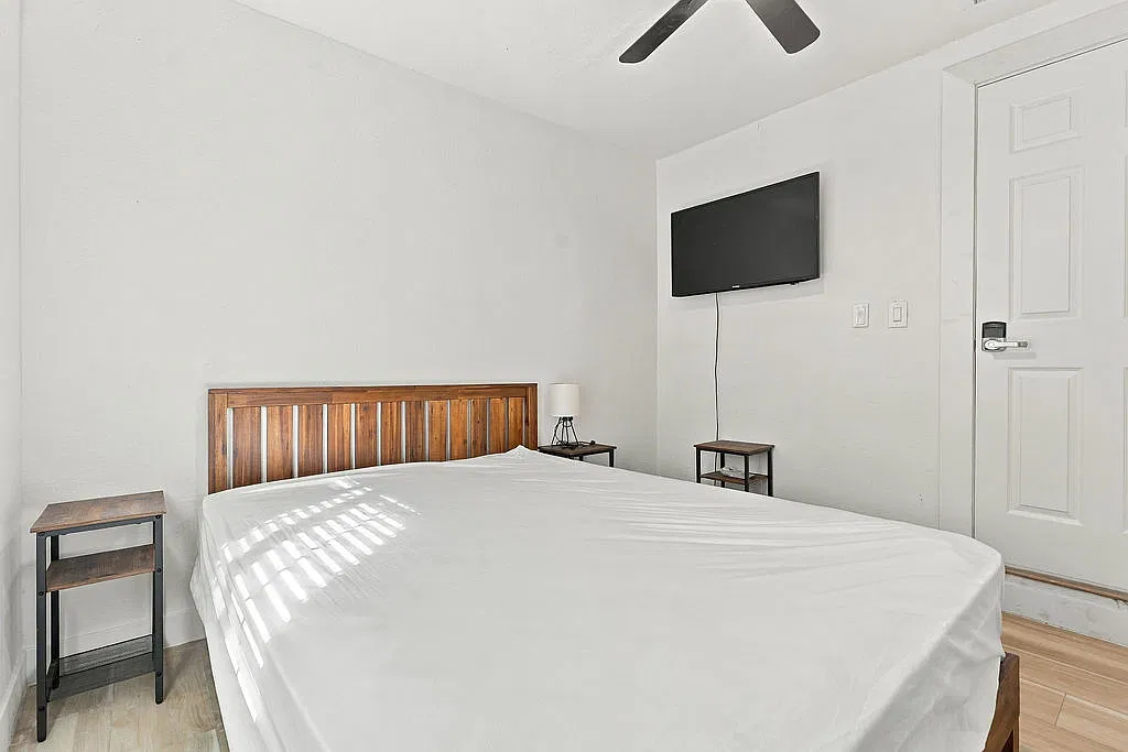 7 bed, 1150 sqft, $800 — Photo 1