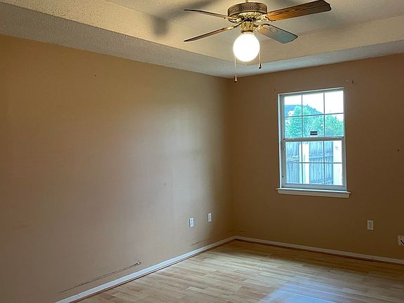 4th image of 8578 Longwood View Ave