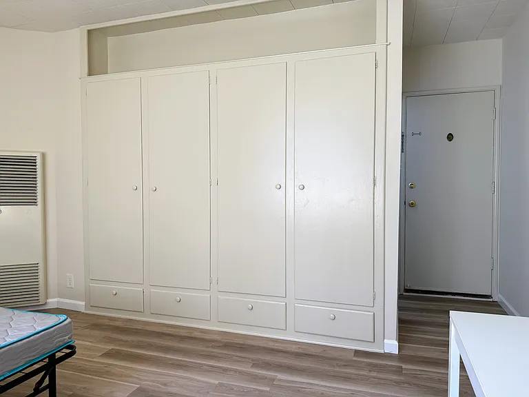 Westwood Apartments — Photo 15