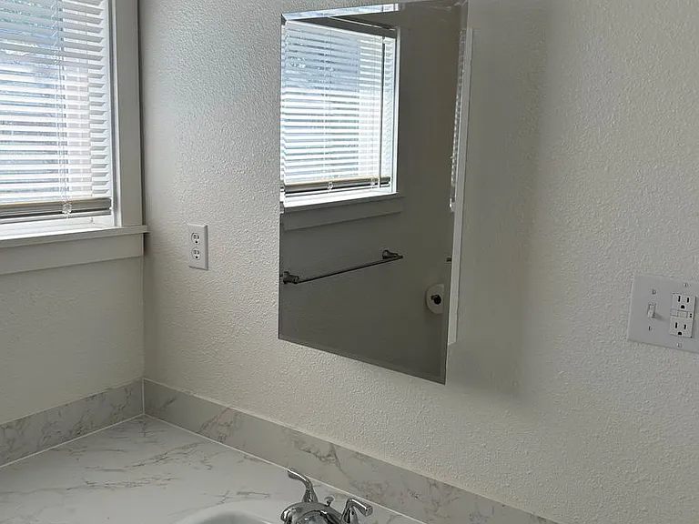 2333 White Ave — Photo 12