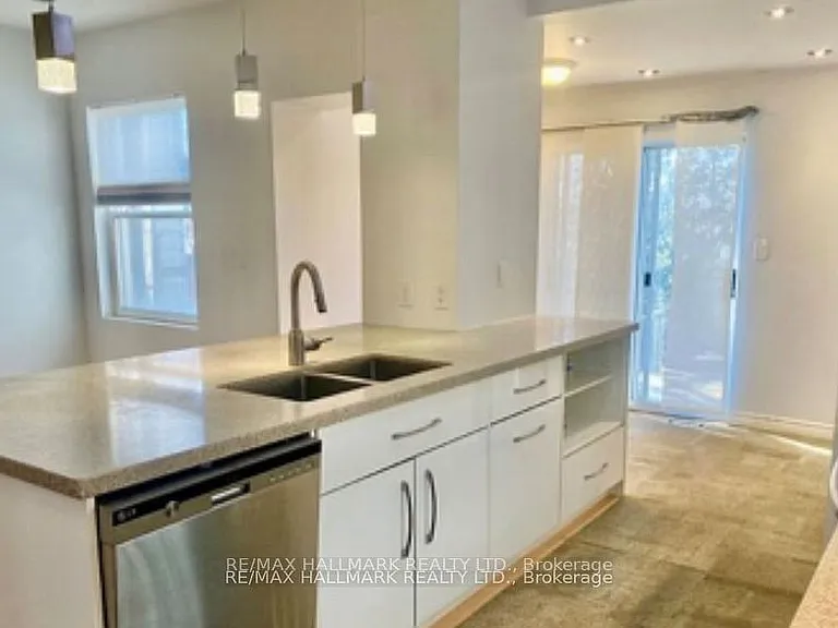 228 Gainsborough Rd — Photo 9