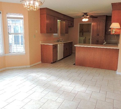 4th image of 111 Trailwood Ave