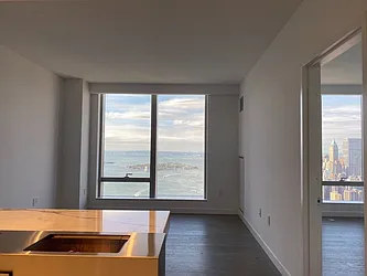 Rented by Gulia Wang, LREB