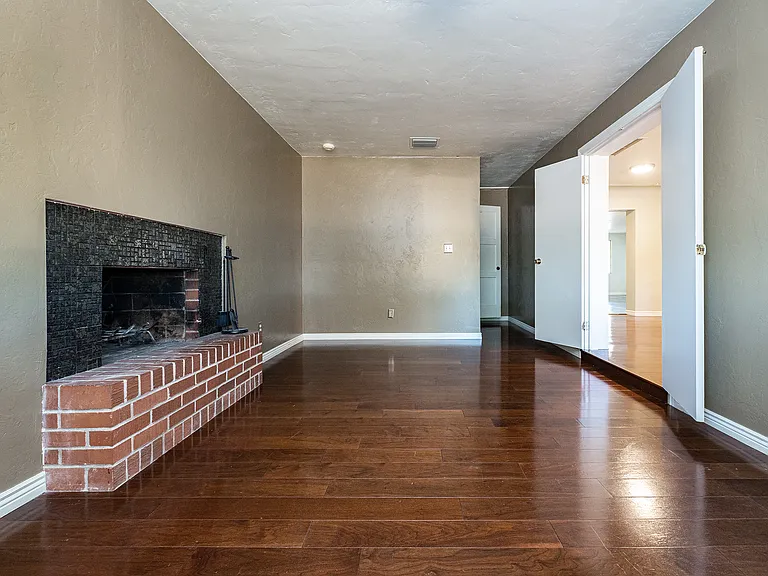 2827 E La Cienega Pl — Photo 28