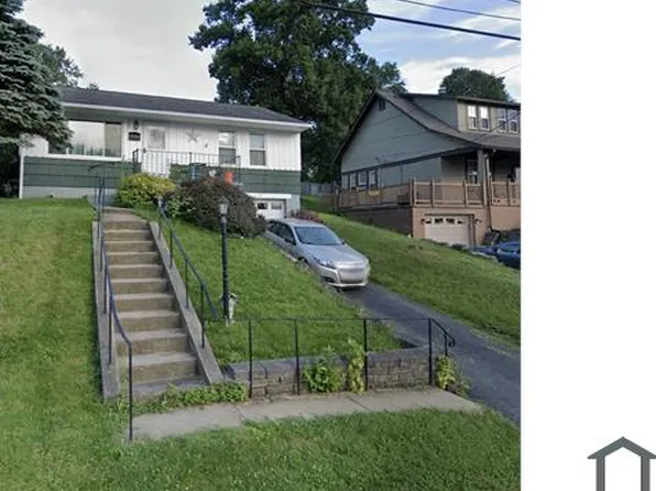 325 Center Ave, Oakdale, PA 15071