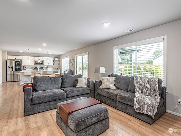 3rd image of 2204 Seven Oaks Street SE