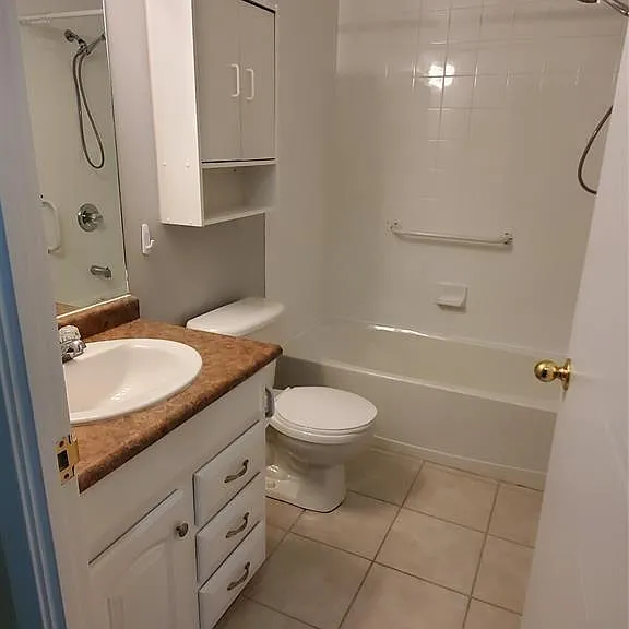 2592 Pillette Rd #112 — Photo 3