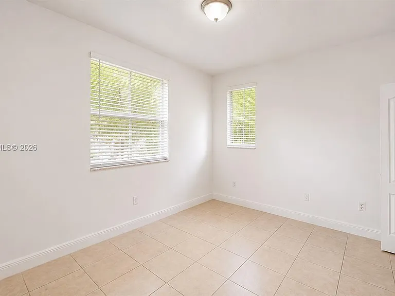 1652 SE 28th St #200 — Photo 11