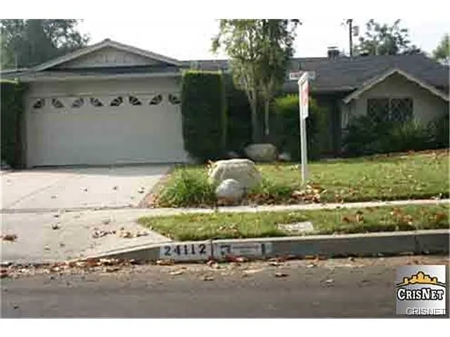 24112 Archwood St photo 1