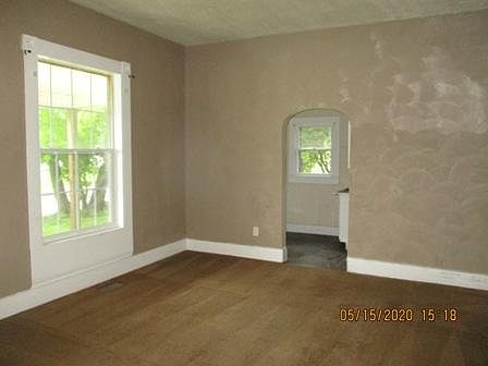 2nd image of 833 W 5th St APT 1