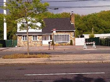 2nd image of 2059 Richmond Ave