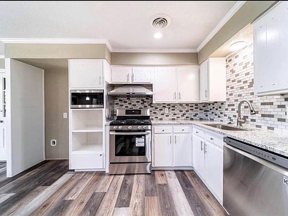 3rd image of 807 Oakwood Dr