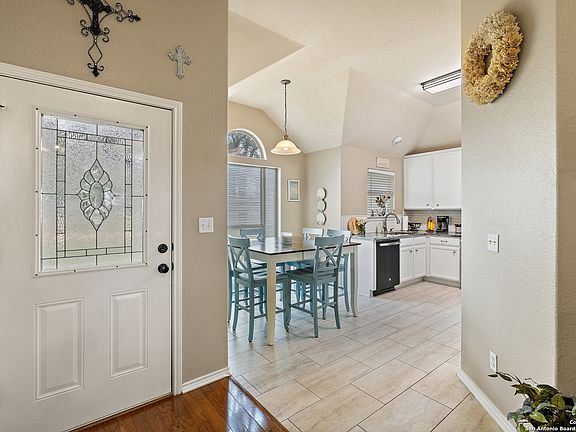 3rd image of 113 E Dawn Dr