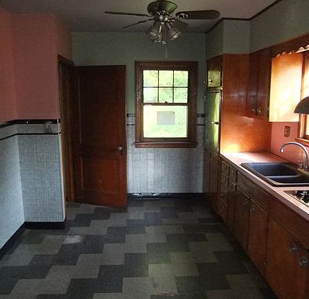 4th image of 815 Zimmerman St
