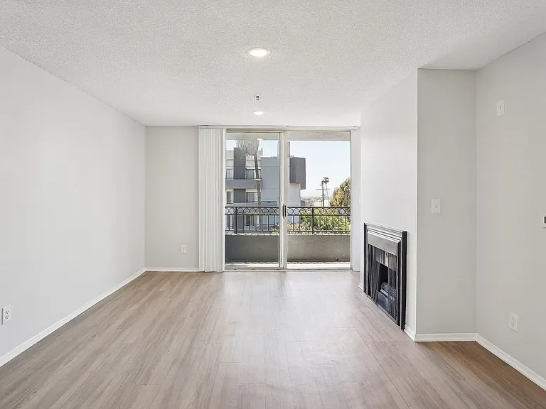 310 Virgil — Photo 36