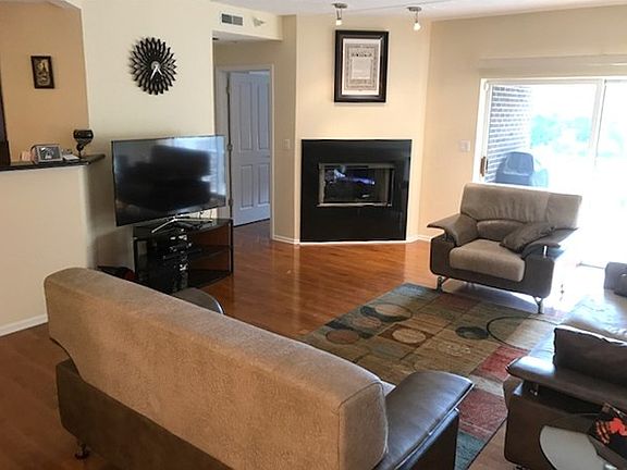 5th image of 425 Village Grn Unit 302