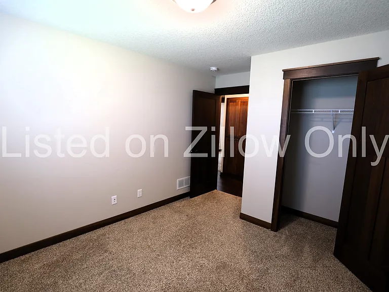 6758 Redwood Ave — Photo 17