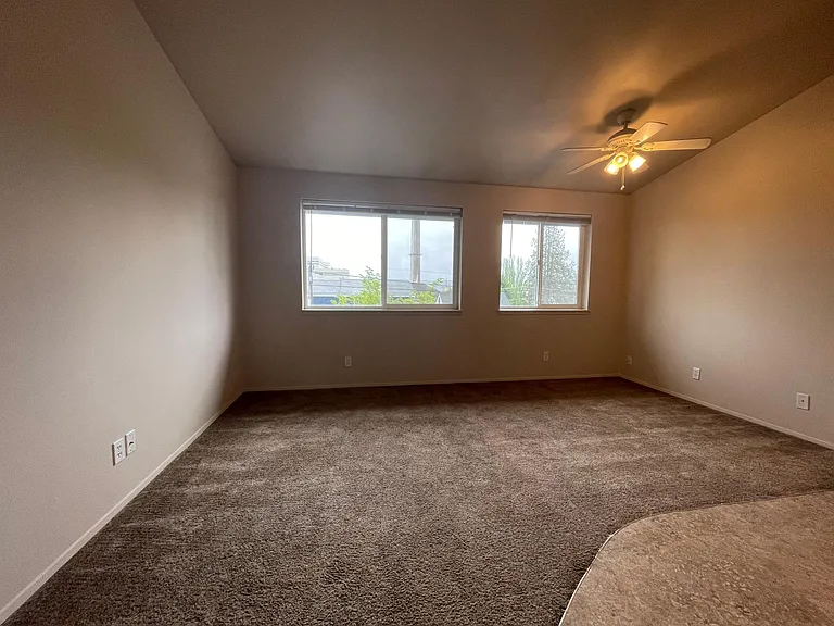 505 S Summit Ave #B — Photo 6