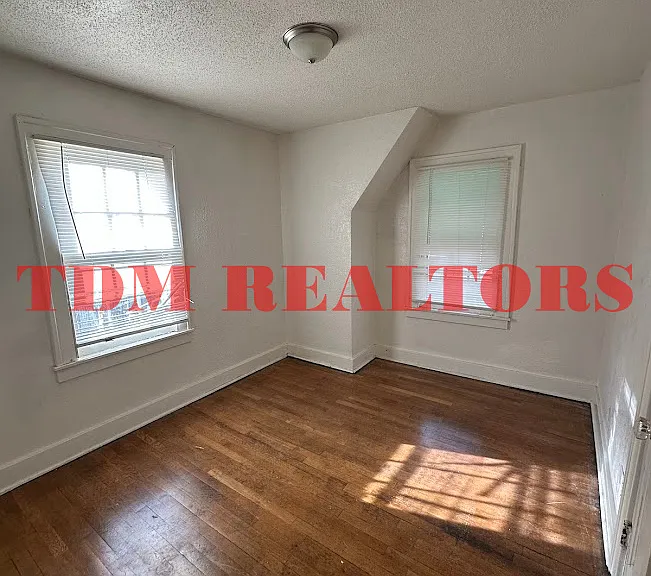 125 W McClellan St — Photo 13