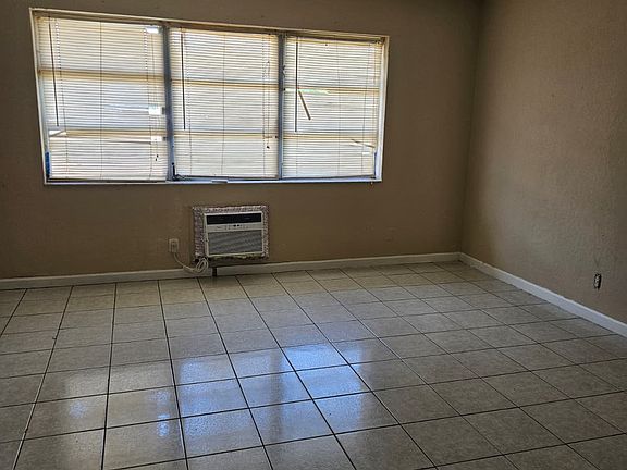3rd image of 521 NE 35th Ct #L