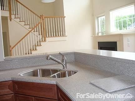 5th image of 5 Yardley Ct