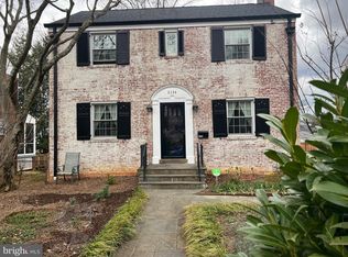 3134 38th St NW, Washington, DC 20016