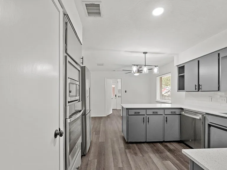 8307 Braesview Ln — Photo 10