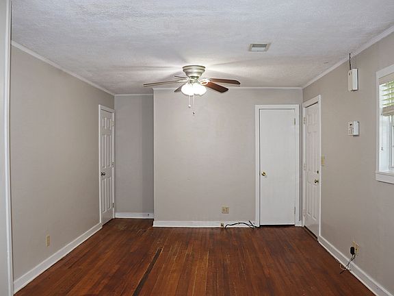 3rd image of 106 Norman Dr