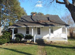 19 Ames St, Onancock, VA 23417