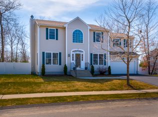 24 Arbor Dr, Coventry, RI 02816