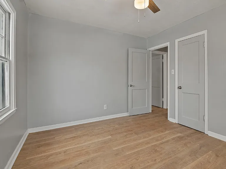 2321 E Mossman Ave — Photo 6