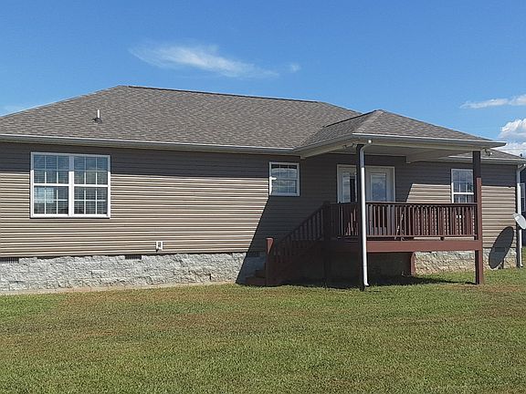 3rd image of 625 Strawberry Dr