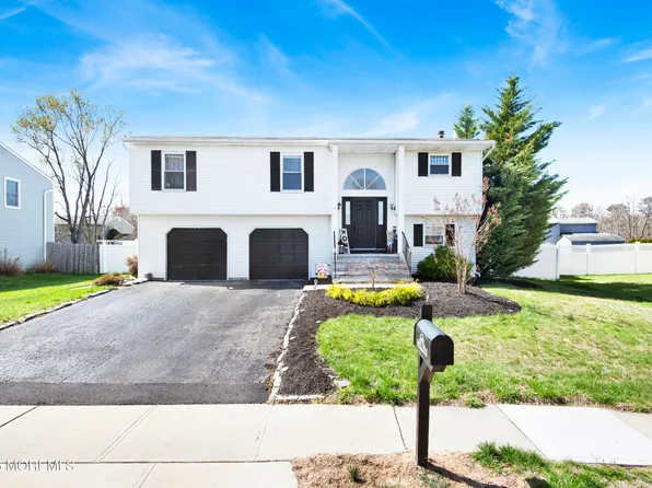 19 Peachstone Road, Howell, NJ 07731