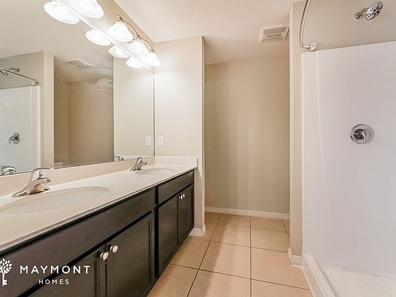 5th image of 844 Chatham Walk Dr