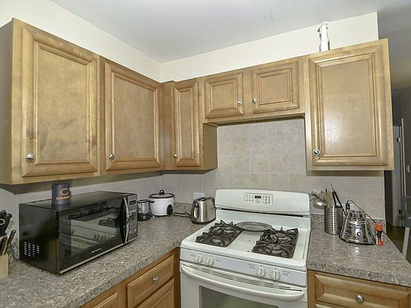 4th image of 1436 W Belmont Ave #6H