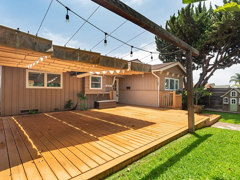 1263 Tourmaline St — Photo 5