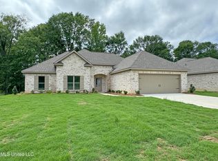 715 Magnolia Point Cir, Pearl, MS 39208