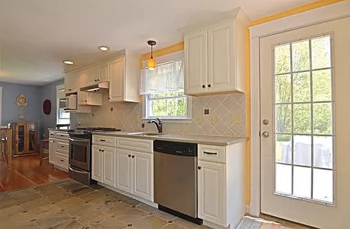 19 Harding Ave — Photo 4